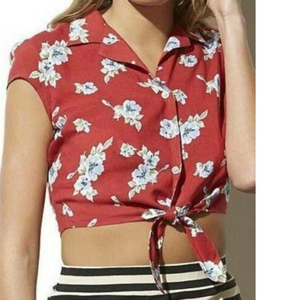 Adam Levine Crop Top Womens L Red Floral Short Sleeve Button Up Camp Tie Hem